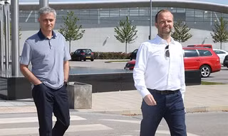 Mourinho lần đầu đến sân tập Man Utd
