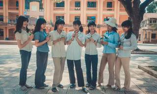 Thú vị ảnh kỷ yếu học sinh tái hiện thời bao cấp