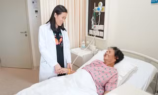 Chủ quan vì ho khan, người phụ nữ bàng hoàng phát hiện ung thư phổi