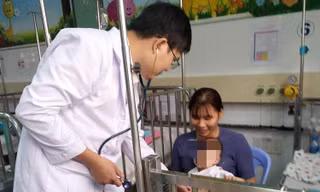 Bé 7 tháng tuổi nguy kịch vì 2 bệnh lí tim được cứu sống ngoạn mục