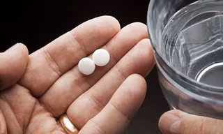 Nữ ca sĩ nhập viện vì lạm dụng thuốc đau đầu, bác sĩ nói gì?