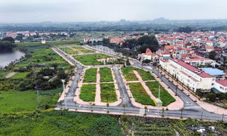 Hà Nội: Rầm rộ đấu giá đất rồi... bỏ hoang lãng phí 