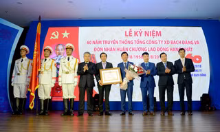 Tổng Công ty Xây dựng Bạch Đằng nhận Huân chương Lao động Hạng nhất