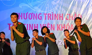 Màn đón ‘ma mới’ độc của sinh viên cảnh sát
