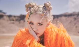 Vừa trở lại với album mới "XOXO”, Jeon Somi liền nhắn gửi lời yêu thương tới fan Việt