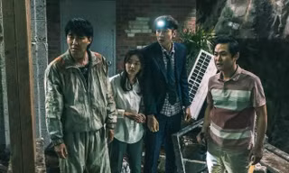 Phim Giáng sinh: Lee Kwang Soo, Kim Hye Jun xoay xở ra sao khi lọt xuống "Hố Sụt Tử Thần"?
