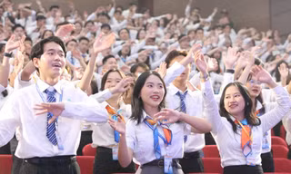 Phương Mỹ Chi vinh dự trở thành đại biểu của Hội Sinh viên Việt Nam TP.HCM