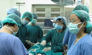 Chữa bệnh hiếm gặp bằng rửa phổi toàn bộ