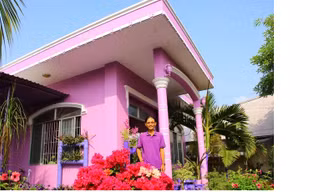 Đầu năm, ghé thăm nhà lão nông có sở thích màu tím 'quái lạ'!