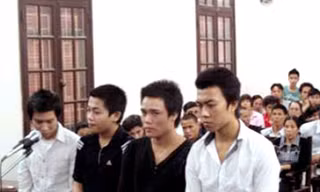 Nỗi đau thiếu nữ bị người yêu lấy thân 'khao' bạn
