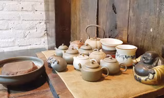 Những sản phẩm ấm đất của Trần Tú Quỳnh Ảnh: KIẾN NGHĨA