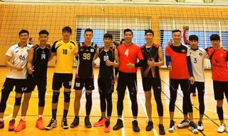 Anh Quân (thứ 2 bìa trái) cùng cộng đồng người Việt Nam tại Nhật Bản tổ chức giải bóng chuyền, chào mừng năm dương lịch 2021 