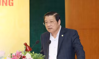 Đồng chí Phan Đình Trạc, Bí thư Trung ương Đảng, Phó Trưởng Ban Thường trực Ban Chỉ đạo Trung ương về phòng, chống tham nhũng, Trưởng Ban Nội chính Trung ương phát biểu kết luận Hội thảo Ảnh: TTXVN