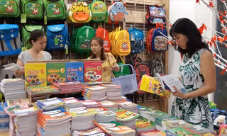 Phụ huynh trước “ma trận” SGK 