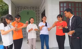Từ thiện từ bàn tay…phù thủy: Cách làm độc đáo của thầy giáo miền Tây