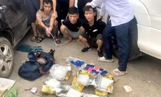 Các đối tượng vận chuyển ma túy đá số lượng lớn về Hà Nội bị Công an huyện Phúc Thọ bắt giữ đầu tháng 6/2020