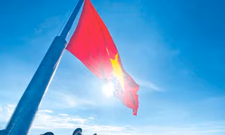 Lễ thượng cờ tại Lý Sơn, một trong những hoạt động quan trọng trong những ngày diễn ra giải chạy Ảnh: Hồng vĩnh