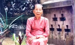 Cụ bà Lê Thị Dinh - cung nữ cuối cùng của triều Nguyễn lúc sinh thời Ảnh: TL 