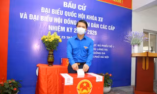 Anh Nguyễn Ngọc Lương tham gia bỏ phiếu.