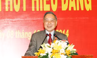 Nguyên Thủ tướng Phan Văn Khải phát biểu tại buổi lễ được Trao tặng Huy hiệu 55 năm tuổi Đảng. (Ảnh: Đức Tám/TTXVN)