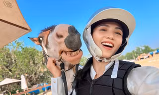 Bạn trẻ Sài Gòn trải nghiệm mùa Hè với bộ môn thể thao cưỡi ngựa 