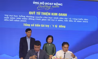 5.000 suất học bổng Vừ A Dính đã được trao cho học sinh, sinh viên dân tộc thiểu số, vùng biển đảo năm 2023
