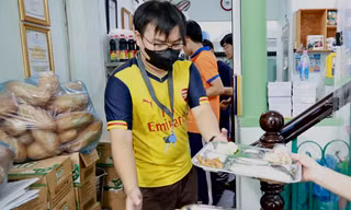 Những tình nguyện viên ở quán cơm 2.000 đồng
