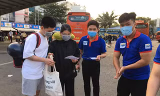 Ra quân đội hình hỗ trợ tân sinh viên từ các tỉnh về TP. HCM học tập