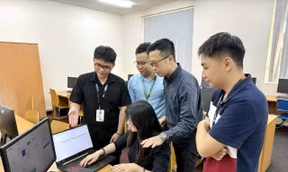 Sáng chế thiết bị ‘nói chuyện’ bằng rung động cho người khiếm thính, khiếm thị