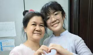 Phụ huynh ‘tiếp sức’ cho con vượt vũ môn