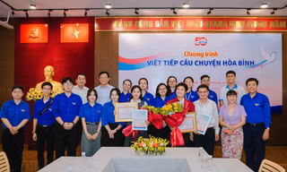 Bạn trẻ TP. HCM trò chuyện với tác giả ca khúc ‘Viết tiếp câu chuyện hòa bình’