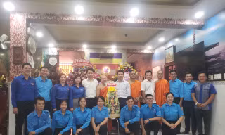 Bí thư thường trực T.Ư Đoàn thăm và chúc Tết đồng bào dân tộc Khmer tại TP. HCM