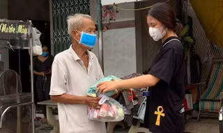 Những suất ăn nghĩa tình từ “Bếp yêu thương”