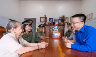 Trung ương Đoàn và Bộ Công an thăm, tặng quà Mẹ Việt Nam anh hùng tại Tây Ninh