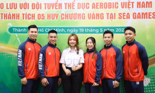 Sinh viên TP. HCM giao lưu với đội tuyển thể dục Aerobic Việt Nam