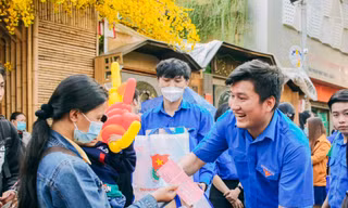 'Chuyến xe mùa Xuân năm 2023': Đưa đoàn viên, người lao động về quê đón Tết