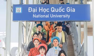 TP. HCM: Hơn 600 bạn trẻ tham gia đồng diễn Việt phục trên tàu điện Metro