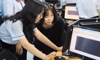 Hai trường đại học cho học sinh lớp 10 thi xét tuyển đại học