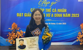 Nữ sinh dân tộc Nùng nỗ lực học tập để hoàn thiện bản thân