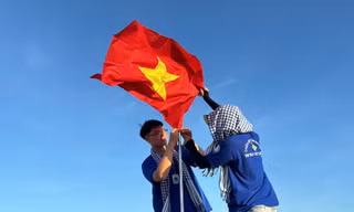 Bạn trẻ TP. HCM ‘Viết tiếp câu chuyện hòa bình’ trên đảo Phú Quý
