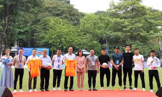 Đoàn Văn Hậu, Phan Văn Đức và dàn sao Việt làm 'nóng' sân trường ĐH Bách khoa