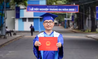 Nam sinh được trường vinh danh với kết quả tốt nghiệp xuất sắc GPA 4/4.0