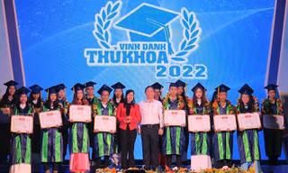 Thành Đoàn TP. HCM vinh danh 75 sinh viên thủ khoa năm 2022