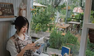 Nữ sinh hoang mang trước nạn quay lén, luật sư mách nước ứng phó