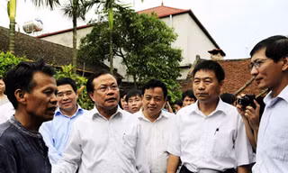 Bí thư Thành ủy xin lỗi dân làng cổ