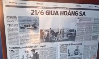 Một trang báo Tiền Phong được Nhà trưng bày sưu tầm và đưa vào tư liệu báo chí về chủ quyền biển đảo. Ảnh: Nguyễn Thành