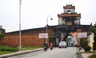 Cửa Hậu (Chánh Bắc môn) được khai thông ngày nay. Cổng thành này từng bị “bế môn” trong suốt 120 năm