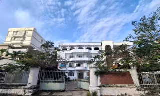 Trụ sở Sở Văn hoá – Thể thao và Du lịch dời về chung toà nhà UBND tỉnh vẫn bỏ không thời gian qua, có dấu hiệu xuống cấp nghiêm trọng