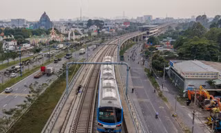 Đoàn tàu metro số 1 TPHCM chạy thử nghiệm đoạn trên cao. Ảnh: PHẠM NGUYỄN