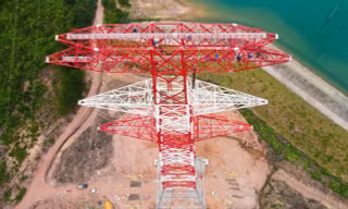 Dự án đường dây 500kV mạch 3 qua Hà Tĩnh. Ảnh: Phạm Trường